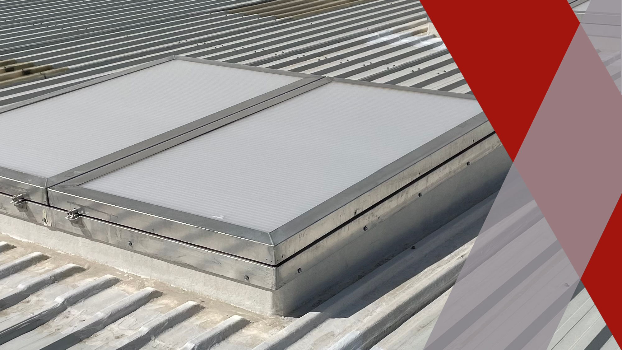 Automatic opening smoke vent system
